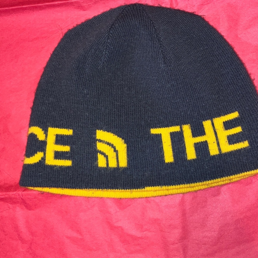 The North Face Kids REVERSIBLE Bright Yellow Beanie w Gray / Yellow on Reverse - Picture 4 of 5